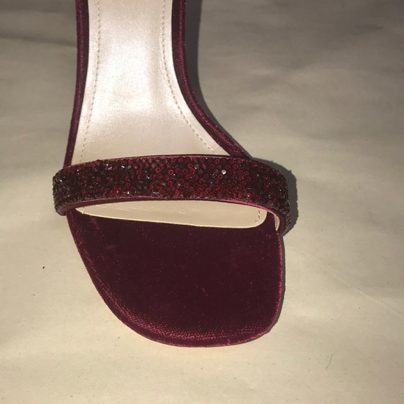 VELVET CHUNKY HEELS - Picture 2 of 5
